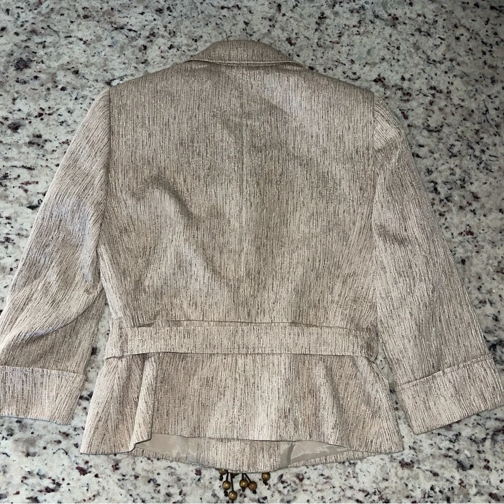 Tahari Arthur S Levine Size 6 Beige Tan Textured Belted Button Front Blazer EUC - Picture 7 of 12